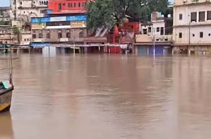 कैमरे में कैद Mandakini का रौद्र रूप, Chitrakoot में बढ़ा बाढ़ का खतरा