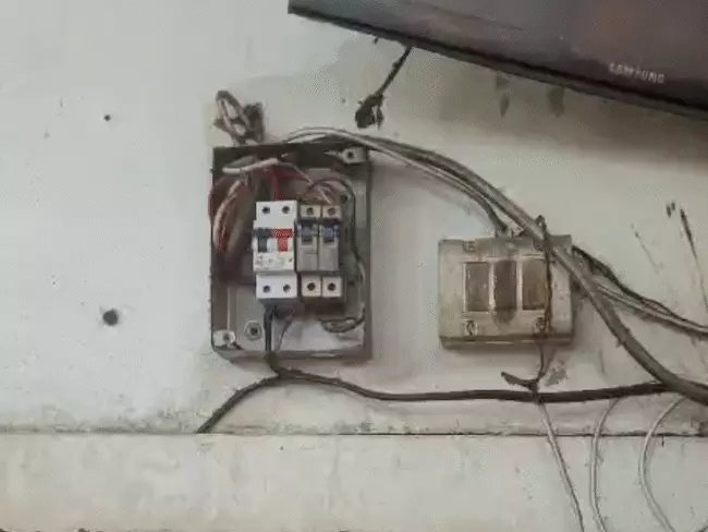 भोपाल के न्यू मार्केट में 900 दुकानों के बीच सुलग रहीं भट्टियां, भीषण आग के बाद भी खतरा बरकरार
