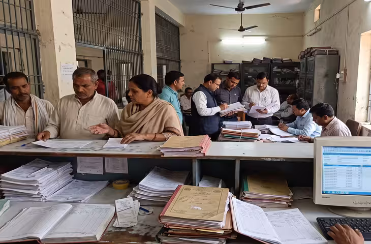 अलीगढ़ नगर निगम में हाउस टैक्स की रकम हड़पने के आरोप में 7 आउटसोर्स कर्मचारी बर्खास्त, FIR के आदेश