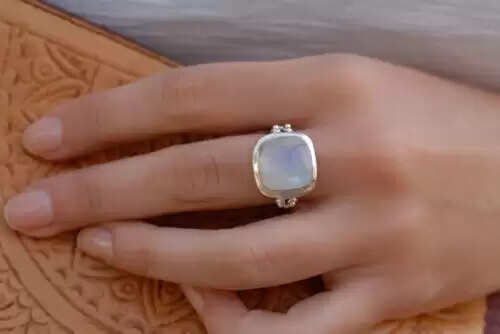 gemstine benefits of wearing moissanite stone 