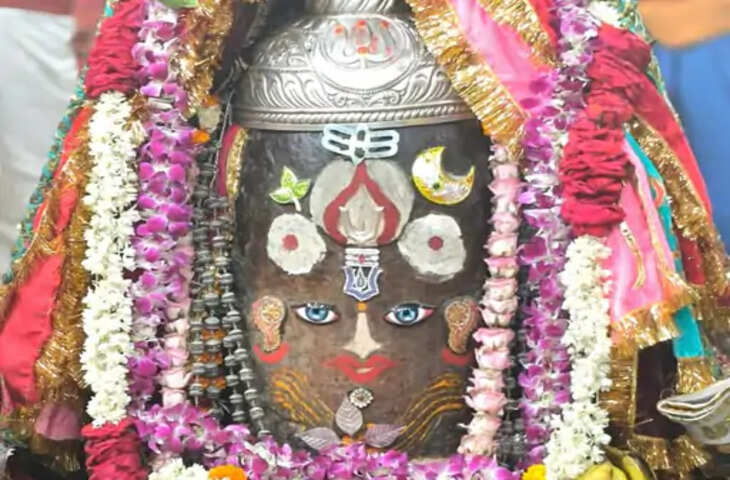 महाकाल मंदिर में तड़के 4 बजे हुई भस्म आरती, पंचामृत अभिषेक से सजा बाबा का दरबार