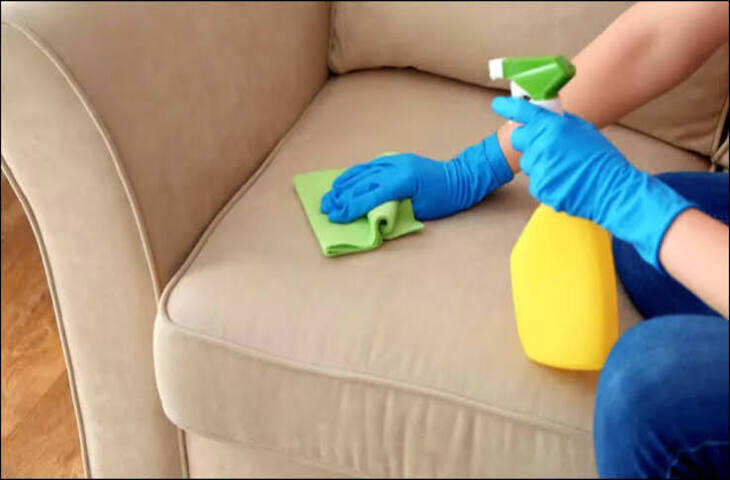 Diwali Cleaning Tips: दिवाली पर घर के साथ सोफे को भी बनाएं चमकदार, जिद्दी दाग हटाने के लिए अपनाएं ये आसान तरीके