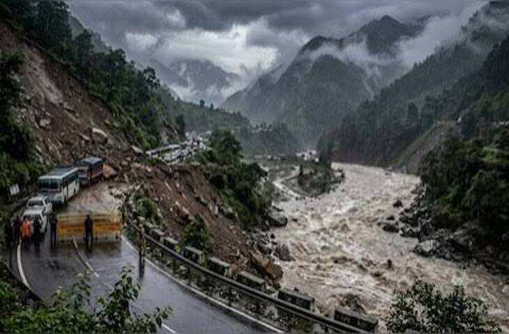 उत्तराखंड में लैंडस्लाइड से यमुनोत्री हाईवे बंद, वीडियो में देंखे छत्तीसगढ़ में पुल टूटा; राजस्थान में मासूम की मौत