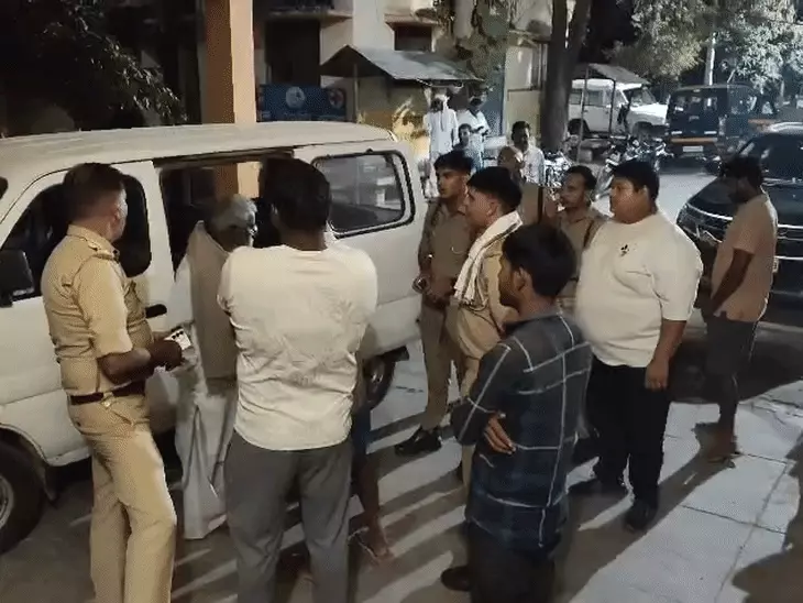 बिजनौर में ट्रैक्टर से कुचलकर तीन लोगों की मौत: मामूली कहासुनी के बाद बढ़ा विवाद, चालक भी गंभीर घायल