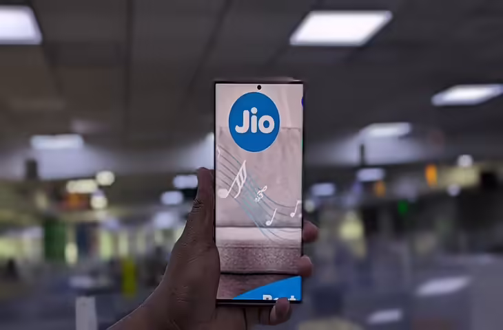 Jio का नया धमाकेदार प्लान एक ही रिचार्ज में 4 सिम चलाने की सुविधा, यूजर्स को मिलेगा बड़ा फायदा