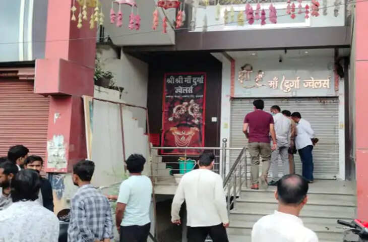 वाराणसी में कपड़ा कारोबारी ने खुद को मारी गोली, छोटे भाई को धमकी देने के बाद उठाया कदम; गर्दन में फंसी गोली