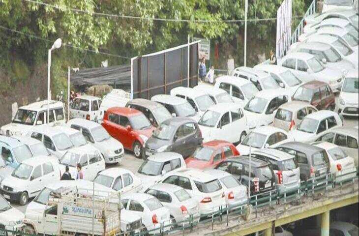 Car Parking Rules: गलत जगह कार खड़ी करना पड़ेगा भारी, चालान के साथ टोइंग का भी देना पड़ सकता है पैसा