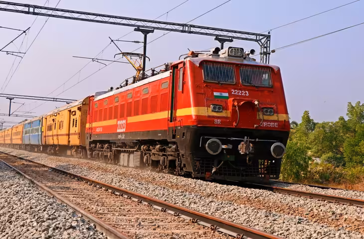 भारतीय रेल का 'मिशन 4-ट्रैक': देश के 7 सबसे बिजी रूट होंगे फोर-लेन, जानिए क्या है मोदी कैबिनेट का प्लान
