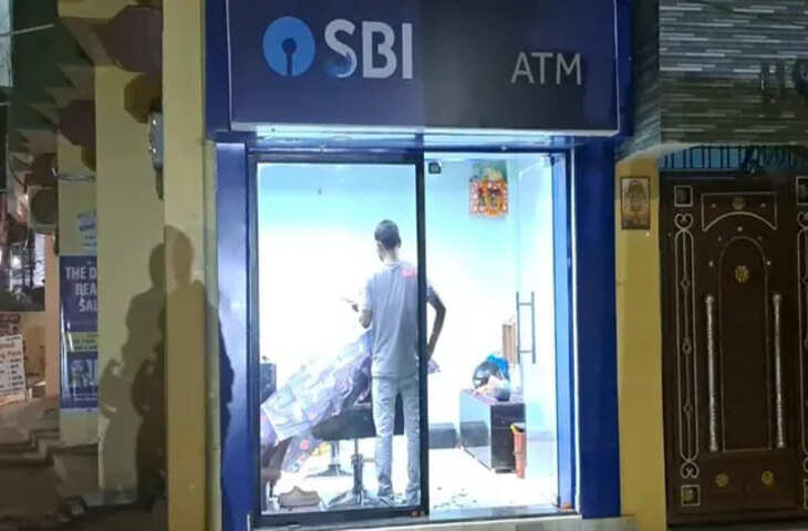 पटना में अनोखा मामला, SBI एटीएम को बनाया गया सैलून; ग्राहक देखकर रह गए हैरान