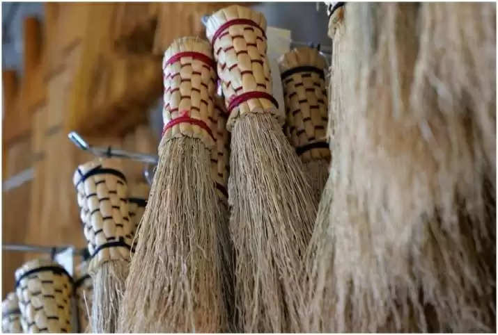 Vastu tips for broom 