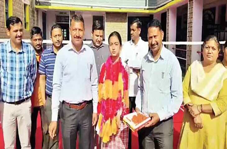 Mandi जोगिंदर नगर की छात्रा वनिका ने मेरिट में नौवां स्थान हासिल किया है
