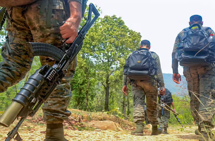 अमित शाह की सभा के बाद 4 पुलिसकर्मियों की हत्या, NIA जांच में नक्सलियों को इनाम दिए जाने का खुलासा