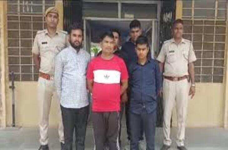 आइकोनिक स्पा सेंटर पर पुलिस का छापा, दो मिनट के वीडियो में जाने 2 युवक गिरफ्तार; &lsquo;ऊंची पहुंच&rsquo; की धमकी का दावा