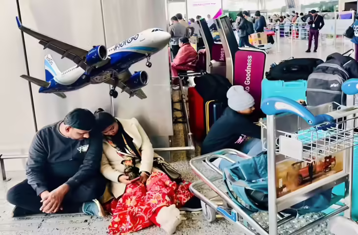 IndiGo Flight Crisis: फ्लाइट संकट के बीच हवाई किराए ने छुआ आसमान, चुकानी पड़ रही तीन गुना ज्यादा कीमत 