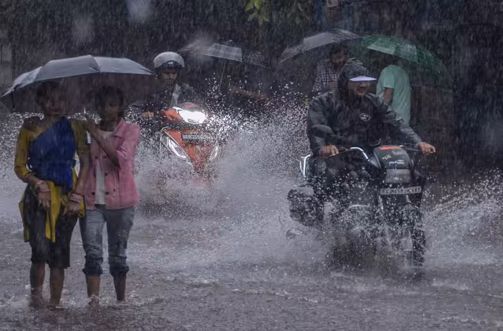 रांची में चौथे दिन भी रुक-रुककर बारिश, हवाई सेवा पर असर; इंडिगो के 3 विमान रद्द, 4 फ्लाइट लेट