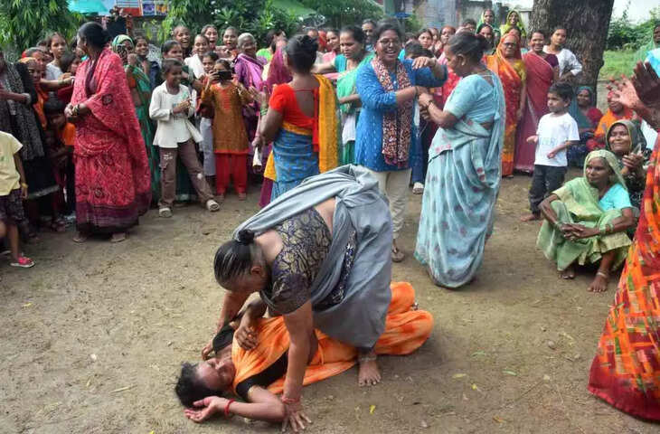 Lucknow Women Wrestling: लखनऊ में लगा महिलाओं का खास दंगल, पुरुषों की नो-एंट्री, Video सोशल मीडिया पर वायरल