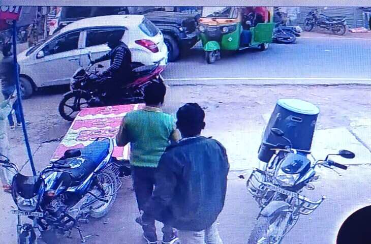 वीडियो वायरल: गोद में मासूम और सामने यमराज! बेकाबू थार से बचने के लिए जांबाज मां ने उठाया&nbsp; हैरान कर देने वाला कदम