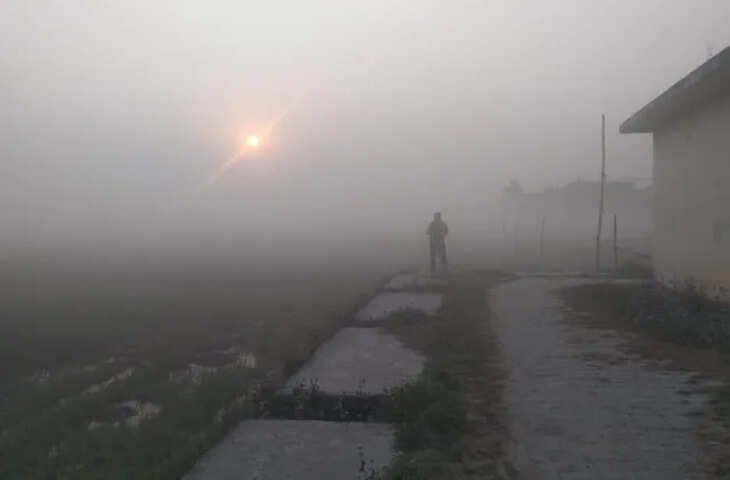 मऊ में मार्च के बाद भी घना कोहरा, पूर्वांचल और वाराणसी में पारा बढ़ा