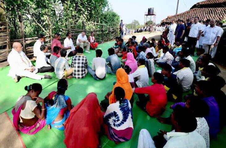 बालाघाट पहुंचे राहुल गांधी, बैगा आदिवासियों से की मुलाकात; फुटेज में देंखे बच्चों की मौत का मुद्दा लोकसभा में उठाने की बात