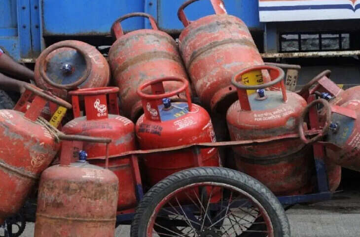 राजस्थान में महंगा हुआ घरेलू गैस सिलेंडर, आज से 29 रुपए बढ़े दाम; वीडियो में जाने जयपुर में 945.50 रुपए में मिलेगा LPG