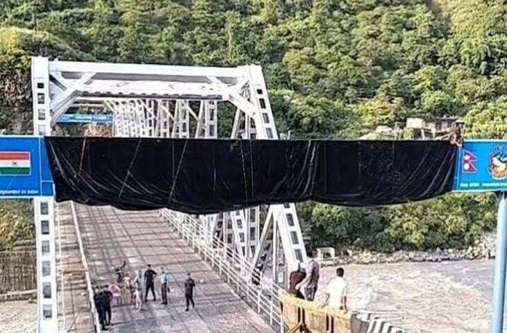 भारत-नेपाल पुल के उद्घाटन से पहले बवाल, साइनबोर्ड पर नाम को लेकर विवाद; नेपाल ने चढ़ाई काली पन्नी