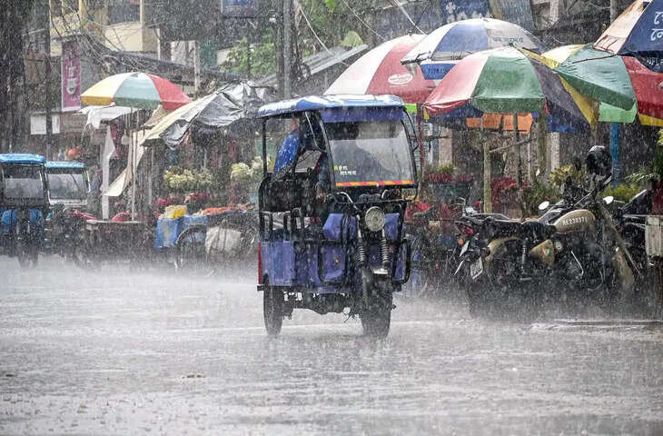 दिल्ली में चार दिन तक बारिश के आसार, यूपी के 60 से ज्यादा जिलों में अलर्ट; एमपी-राजस्थान में भी बदलेगा मौसम