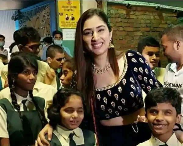 bade acche lagte hain 2 pawandeep rajan and arunita entry