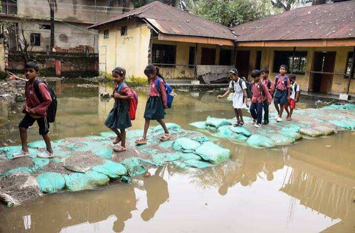 यूपी-बिहार समेत 4 राज्यों में भारी बारिश का अलर्ट, वीडियो में देंखे बाढ़ से हालात बिगड़े; राजस्थान में बारिश थमी