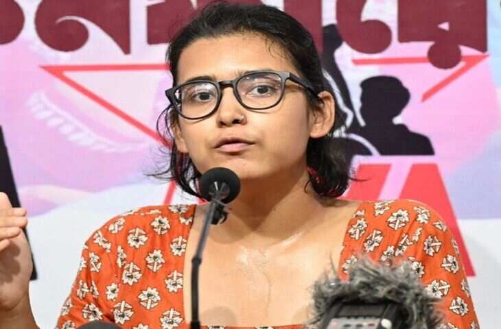 पीस बॉन्ड मामले में नेहा बोरा के तेवर सख्त: हाईकोर्ट से राहत न मिलने के बाद दो टूक बोलीं- 'साइन करने से इनकार'