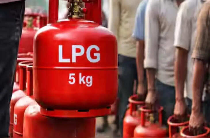 LPG Cylinder Price Drop: 5 किलो वाले सिलेंडर पर राहत, आज से सस्ता हुआ छोटू गैस सिलेंडर, जानें ताजा कीमतें​​​​​​​