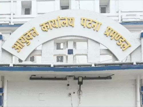 MLC चुनाव में वोटर लिस्ट पर सवाल: बंद कॉलेज के 50 से ज्यादा मतदाता, कहीं सही नाम कटे तो कहीं बिना जानकारी के जुड़े नाम