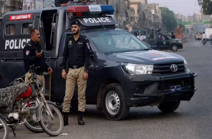 पड़ोसी मुल्क पाकिस्तान में 2 सेब चोरी, जांच में जुटा पुरा पुलिस महकमा, सोशल मीडिया पर बना मजाक 