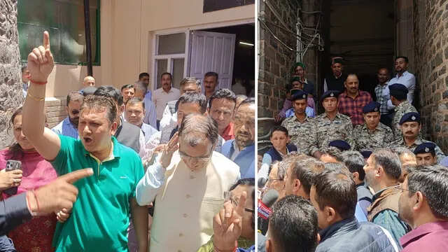शिमला जिला परिषद शपथ ग्रहण समारोह में हंगामा, भाजपा-कांग्रेस कार्यकर्ताओं के बीच नारेबाजी और धक्कामुक्की