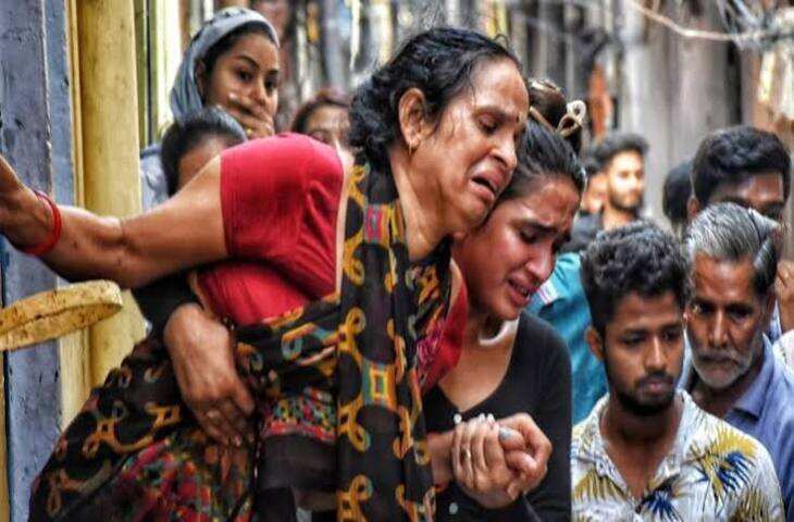 जिंदा बेटी की घर वालों ने निकाली अर्थी, पुतला बनाकर पिता ने मुखाग्नि दी; बेटी ने बॉयफ्रेंड से भागकर की है शादी