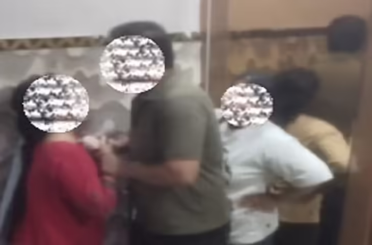 लव मैरिज वाली पत्नी घर में बच्चों के साथ, नई प्रेमिका के साथ रह रहा लिव इन में, पोल खुली तो चले घूंसे