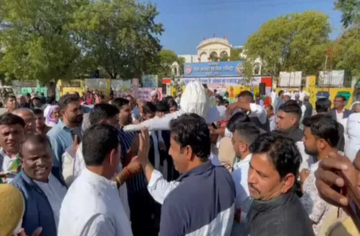 झुंझुनूं में विरोध प्रदर्शन में नहीं पहुंचे कांग्रेस के सांसद-विधायक, सड़क पर इंतजार करते रह गए कार्यकर्ता