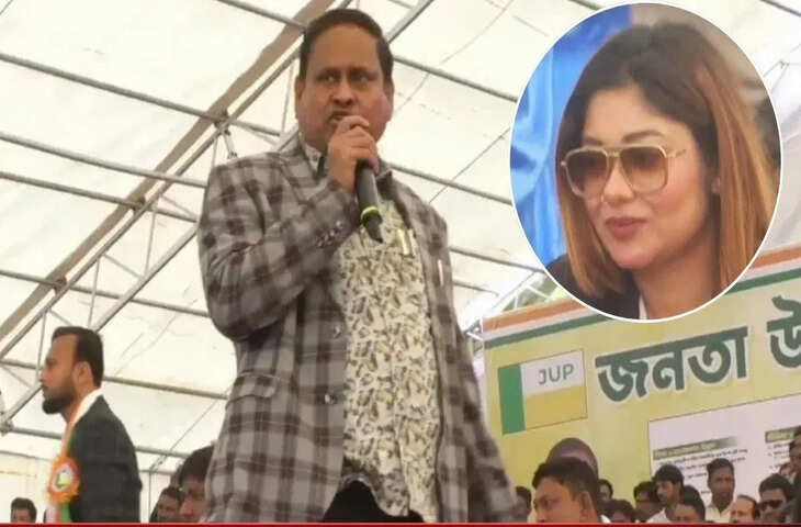 तृणमूल कांग्रेस के सस्पेंड MLA हुमायूं कबीर ने तृणमूल कांग्रेस और मुख्यमंत्री ममता बनर्जी के खिलाफ "जंग" का ऐलान कर दिया है। उन्होंने अगले साल बंगाल चुनाव से पहले अपनी पार्टी, जनता उन्नयन पार्टी (JUP) बनाने का ऐलान किया है। पार्टी बनाने के 24 घंटे के अंदर ही उन्होंने सोशल मीडिया इन्फ्लुएंसर निशा चटर्जी को अपने कैंडिडेट्स की प्रोविजनल लिस्ट से हटा दिया।  हुमायूं कबीर ने निशा चटर्जी को बल्लीगंज से जनता उन्नयन पार्टी का कैंडिडेट बनाया था। पार्टी के ऐलान के दिन निशा चटर्जी भी उनके साथ स्टेज पर मौजूद थीं। यह सीट 2006 से रूलिंग TMC के पास है। BJP से TMC में शामिल हुए बाबुल सुप्रियो इस सीट से MLA हैं।  हुमायूं कबीर ने निशा चटर्जी को हटाया निशा चटर्जी को प्रपोज्ड MLA कैंडिडेट्स की लिस्ट से हटाने के बारे में उन्होंने कहा, "मैंने सोशल मीडिया पर निशा की कुछ फोटो और रील देखी हैं।" मुझे लगता है कि उन्हें हमारा कैंडिडेट नहीं होना चाहिए। इससे लोगों में गलत मैसेज जाएगा।  उन्होंने कहा कि एक नए कैंडिडेट - फिर से, एक महिला - का नाम जल्द ही बताया जाएगा और इशारा किया कि यह कैंडिडेट, उनकी पार्टी द्वारा अब तक घोषित सभी दूसरे कैंडिडेट्स की तरह, मुस्लिम कम्युनिटी से हो सकता है।  मुझे मेरे धर्म की वजह से हटाया गया... निशा का आरोप इस बीच, चटर्जी ने आरोप लगाया है कि उन्हें उनके धर्म की वजह से हटाया गया। उन्होंने कहा, "अचानक, मेरे वीडियो को लेकर 'चर्चा' होने लगी। हुमायूं 'काकू' (चाचा) ने मुझे कैंडिडेट बनने के लिए कहा... अब, वह अलग-अलग बातें कह रहे हैं (और) मुझ पर इल्ज़ाम लगा रहे हैं।"  निशा चटर्जी ने गुस्से में कहा, "मुझे इसलिए हटाया गया क्योंकि मैं एक हिंदू हूं। मैं उनके बाबरी मस्जिद प्लान के साथ खड़ी थी। फिर उन्होंने मेरे साथ ऐसा क्यों किया?" कबीर को इस महीने तृणमूल लीडरशिप के साथ मतभेदों के कारण सस्पेंड कर दिया गया था।"  खास बात यह है कि बैलीगंज एक महत्वपूर्ण चुनाव क्षेत्र है। सुब्रत मुखर्जी लंबे समय तक MLA रहे। उनकी मृत्यु के बाद, बाबुल सुप्रियो उपचुनाव जीतकर MLA बने। चुनाव क्षेत्र का एक बड़ा हिस्सा अल्पसंख्यक समुदायों का दबदबा रखता है। वार्ड 60, 61, 64 और 65, पार्क सर्कस, कडेया बेनियापुकुर और मल्लिकबाजार इलाके अल्पसंख्यक समुदायों के घर हैं।  हुमायूं कबीर ने मुर्शिदाबाद में बाबरी मस्जिद की नींव रखी थी। इससे "मंदिर बनाम मस्जिद" तृणमूल-BJP का झगड़ा शुरू हो गया। BJP द्वारा राज्य की मंदिर निर्माण योजना की आलोचना करने के बाद झगड़ा बढ़ गया। इसके बाद, कबीर ने तृणमूल से सभी संबंध तोड़ लिए और घोषणा की कि वह अपनी पार्टी बनाएंगे और यह सुनिश्चित करेंगे कि ममता बनर्जी या BJP बंगाल में सत्ता में न आएं। उन्होंने सोमवार को पार्टी लॉन्च की।  उन्होंने कहा कि JUP राज्य की 249 सीटों में से 135 पर चुनाव लड़ेगी। वह आम लोगों के लिए लड़ेंगे और काम करेंगे। आदमी यानी मुसलमान। तृणमूल कांग्रेस ने कबीर और उनकी पार्टी को कम आंका है, और उन्हें खारिज भी कर दिया है।  पार्टी प्रवक्ता जयप्रकाश मजूमदार ने कहा कि ऐसी पार्टियां पहले बनी थीं और फिर गुमनाम हो गईं। उन्होंने कहा, "यह सांप्रदायिक भड़काने के अलावा और कुछ नहीं है।"