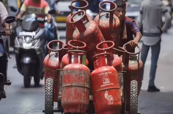 LPG Price Today: भारत में सबसे कम गैस सिलेंडर दाम, फटाफट चेक करें आज क्या है घरेलू और कमर्शियल सिलेंडर के भाव&nbsp;