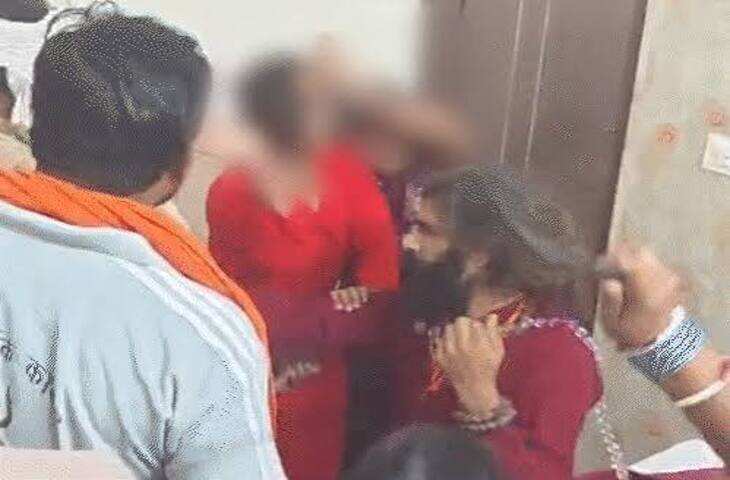 उत्तरकाशी में साधु को लेकर वायरल हुआ वीडियो, महिला शिष्या के साथ आपत्तिजनक स्थिति के दावे पर लोगों ने किया हंगामा