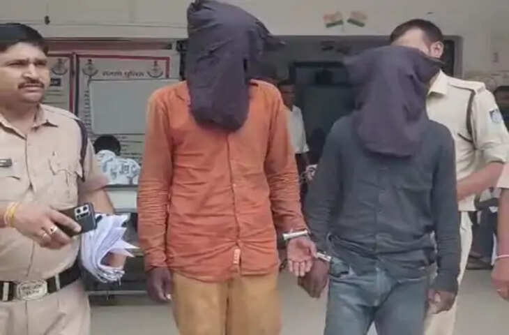 मध्य प्रदेश के सतना जिले में लूट के इरादे से एक मजदूर पर चाकू से हमला करने के मामले में पुलिस ने दो आरोपियों को गिरफ्तार किया है। घटना कोलगवां थाना क्षेत्र के बाइपास रोड पर हुई थी, जहां आरोपियों ने कथित तौर पर लूट की नीयत से मजदूर को निशाना बनाया। पुलिस ने घेराबंदी कर दोनों आरोपियों को पकड़ लिया।  जानकारी के अनुसार, यह घटना कोलगवां थाना क्षेत्र के बाइपास रोड की है। बताया जा रहा है कि मजदूरी करने वाला व्यक्ति सड़क से गुजर रहा था, तभी दो लोगों ने उसे रोक लिया। आरोप है कि बदमाशों ने लूटपाट करने का प्रयास किया और विरोध करने पर मजदूर पर चाकू से हमला कर दिया।  हमले में मजदूर घायल हो गया। घटना के बाद आसपास मौजूद लोगों ने इसकी सूचना पुलिस को दी। जानकारी मिलते ही कोलगवां थाना पुलिस सक्रिय हुई और आरोपियों की तलाश शुरू कर दी।  पुलिस ने मामले की गंभीरता को देखते हुए आरोपियों की तलाश के लिए टीम गठित की। इसके बाद घेराबंदी कर दोनों संदिग्धों को पकड़ लिया गया। पुलिस ने आरोपियों को हिरासत में लेकर पूछताछ शुरू कर दी है।  प्रारंभिक जांच में सामने आया है कि दोनों आरोपी लूट की वारदात को अंजाम देने की फिराक में थे। पुलिस अब आरोपियों के पुराने आपराधिक रिकॉर्ड की भी जांच कर रही है। साथ ही यह पता लगाया जा रहा है कि वे पहले भी किसी अन्य वारदात में शामिल रहे हैं या नहीं।  पुलिस अधिकारियों ने बताया कि आरोपियों के खिलाफ संबंधित धाराओं में मामला दर्ज कर आगे की कार्रवाई की जा रही है। वहीं, घायल मजदूर का इलाज कराया जा रहा है और उसकी स्थिति पर नजर रखी जा रही है।  स्थानीय लोगों ने पुलिस की कार्रवाई की सराहना की है। उनका कहना है कि बाइपास जैसे क्षेत्रों में सुरक्षा व्यवस्था और गश्त बढ़ाई जानी चाहिए, ताकि अपराधों पर अंकुश लगाया जा सके।  फिलहाल पुलिस गिरफ्तार आरोपियों से पूछताछ कर रही है। जांच पूरी होने के बाद मामले से जुड़े अन्य तथ्यों का खुलासा होने की उम्मीद है।