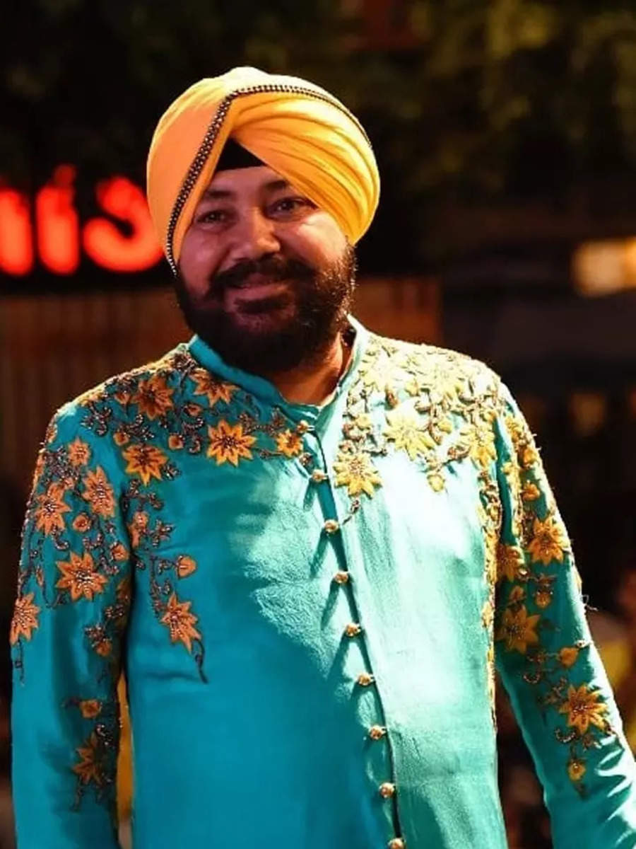 Kudiyan shehar diyan,पंजाबी गाना : 'कुड़िया शहर दिया' - watch daler mehndi  hit punjabi song kudiyan shehar diyan - Navbharat Times