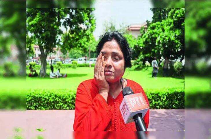लखीमपुर में सनसनीखेज वारदात: कवयित्री मधुमिता शुक्ला की बहन के घर पर बम से हमला, तड़के 3 बजे दहशत