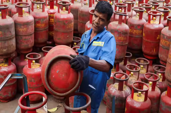 मिडिल ईस्ट संकट के बीच केंद्र का सख्त फैसला, सभी तेल-गैस कंपनियों के लिए जारी किया बड़ा आदेश&nbsp;