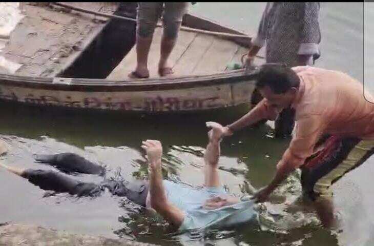 नदी किनारे झाड़ी में फंसी मिली 7 साल की बच्ची, बोली- भालू ने बचाई मेरी जान