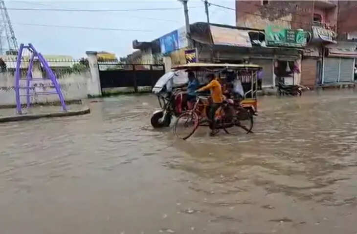 कौशांबी में बारिश ने खोली जलनिकासी व्यवस्था की पोल, सड़कें बनीं तालाब; घरों में घुसा पानी