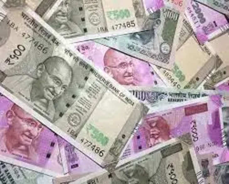 Noida  कमिश्नर ने सहकर्मी के इलाज को एक लाख रुपये दिए