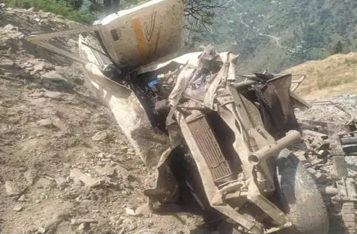 Kullu के ढांक में गिरी बोलेरो कैंपर : 2 लोगों की मौके पर ही मौत, पंकवा के पास हादसा