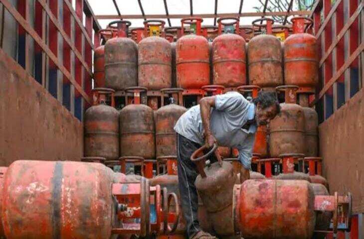 कॉमर्शियल गैस सिलेंडर फिर महंगा, वीडियो में देंखे जयपुर में 62.50 रुपये बढ़े दाम