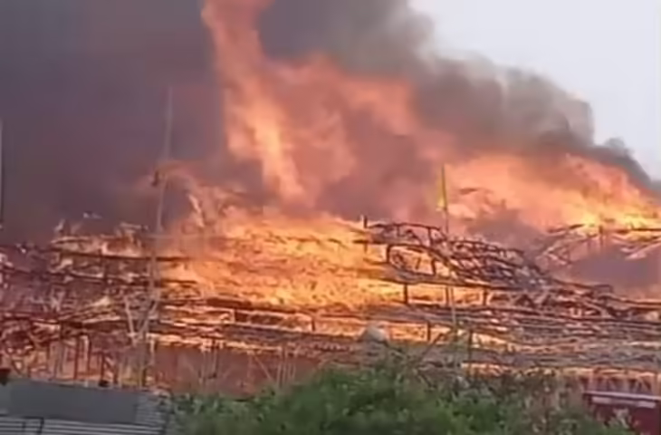 यज्ञ स्थल में लगी आग से हड़कंप! अयोध्या का पंडाल धू-धू कर जलता रहा, VIDEO वायरल