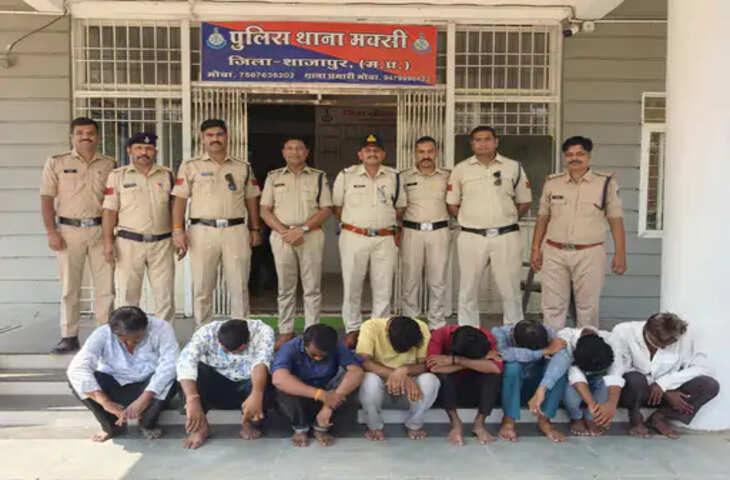 मक्सी में जुआ खेलते 8 आरोपी गिरफ्तार, 55,620 रुपए नकद और 52 ताश के पत्ते जब्त